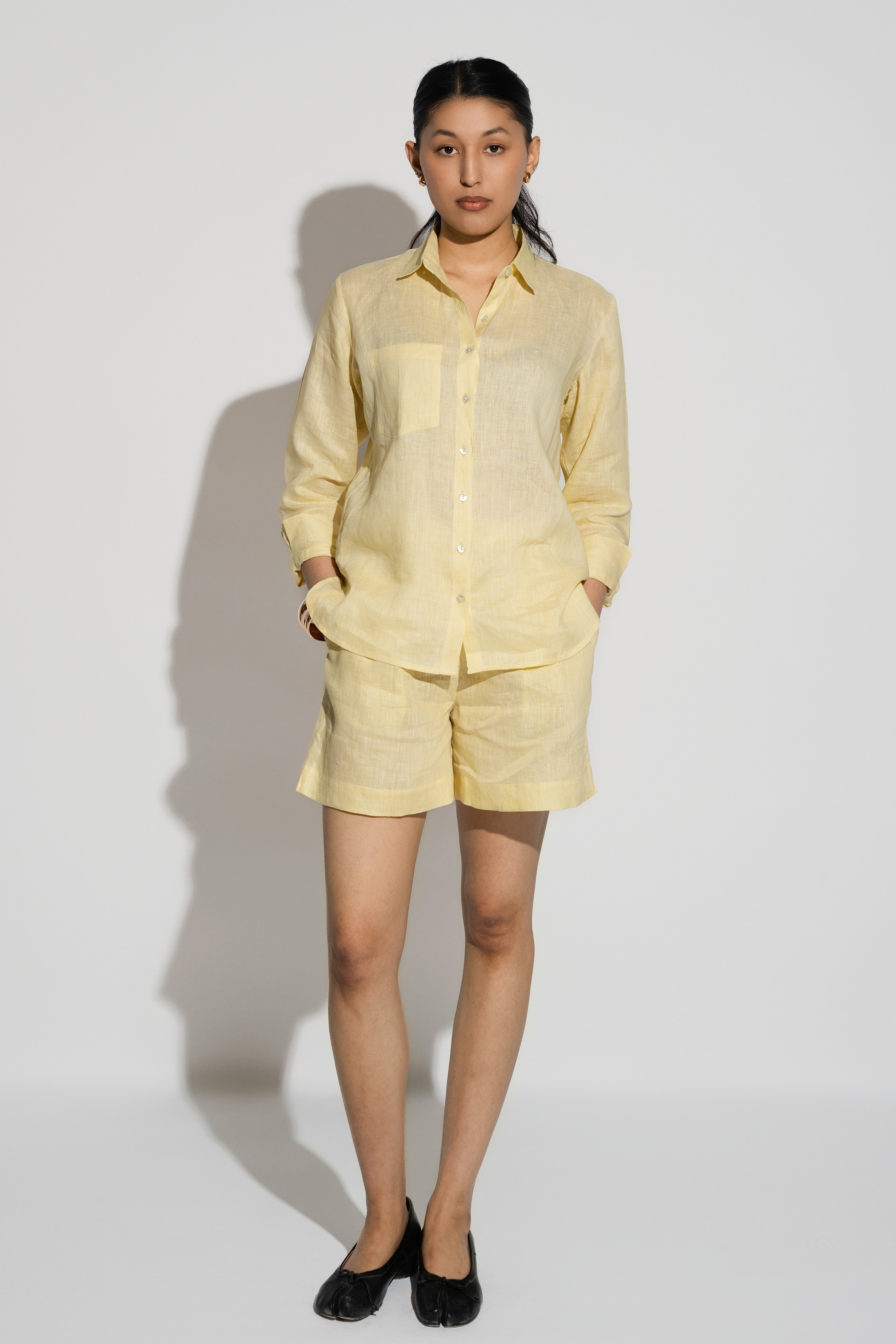 Classic linen pleated Shorts Butter Yellow